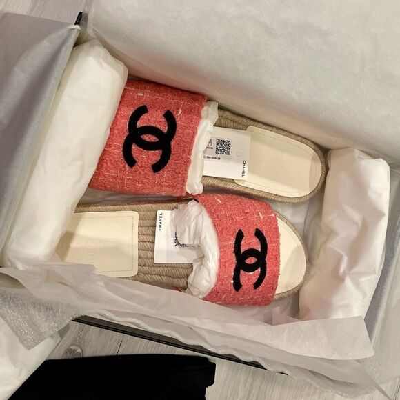 Chanel Sandals in Pink. - Picture 7 of 8